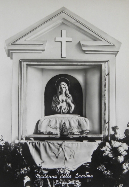 weeping madonna